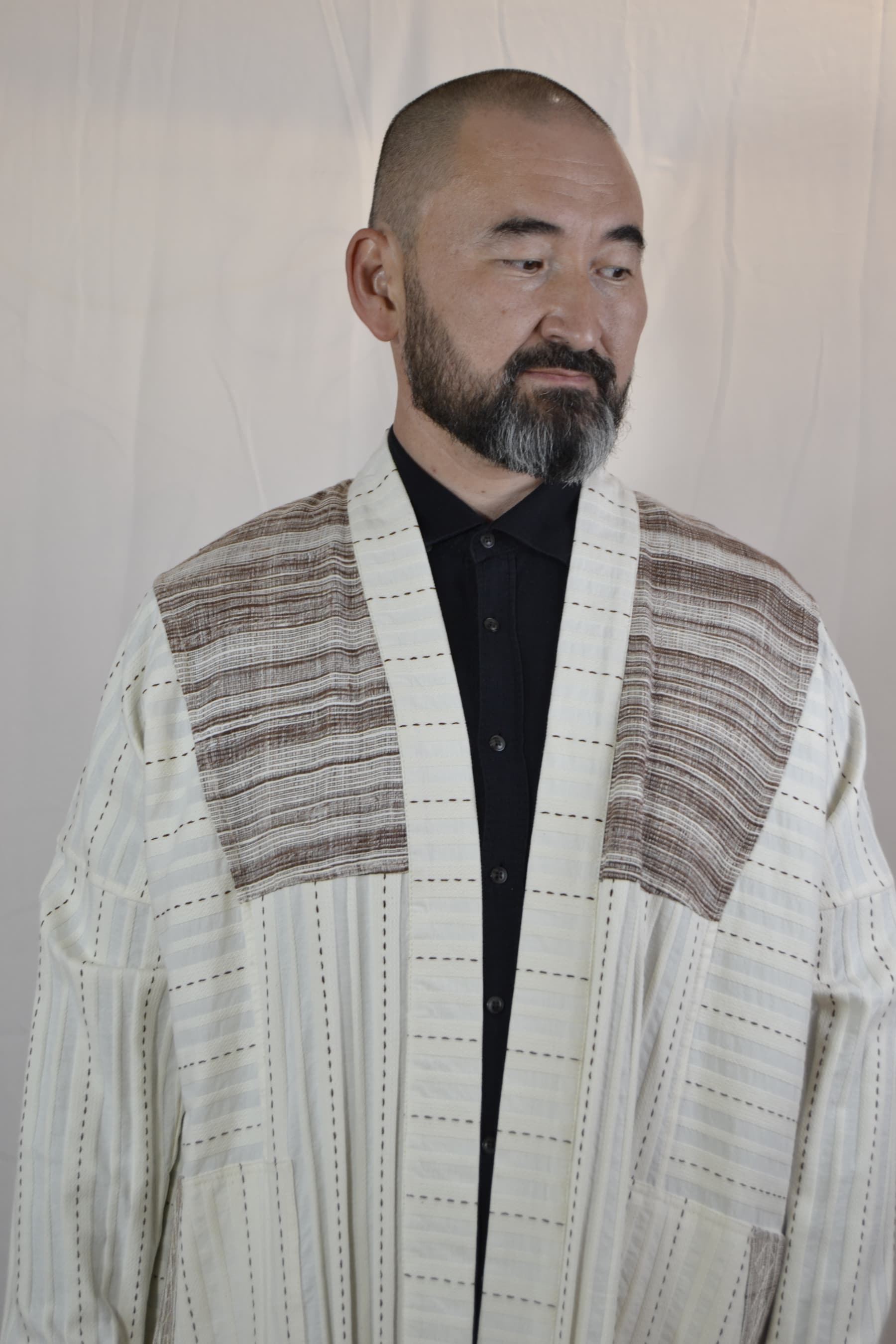 Казахская мужская шапан aqzhol бежевый DALA
