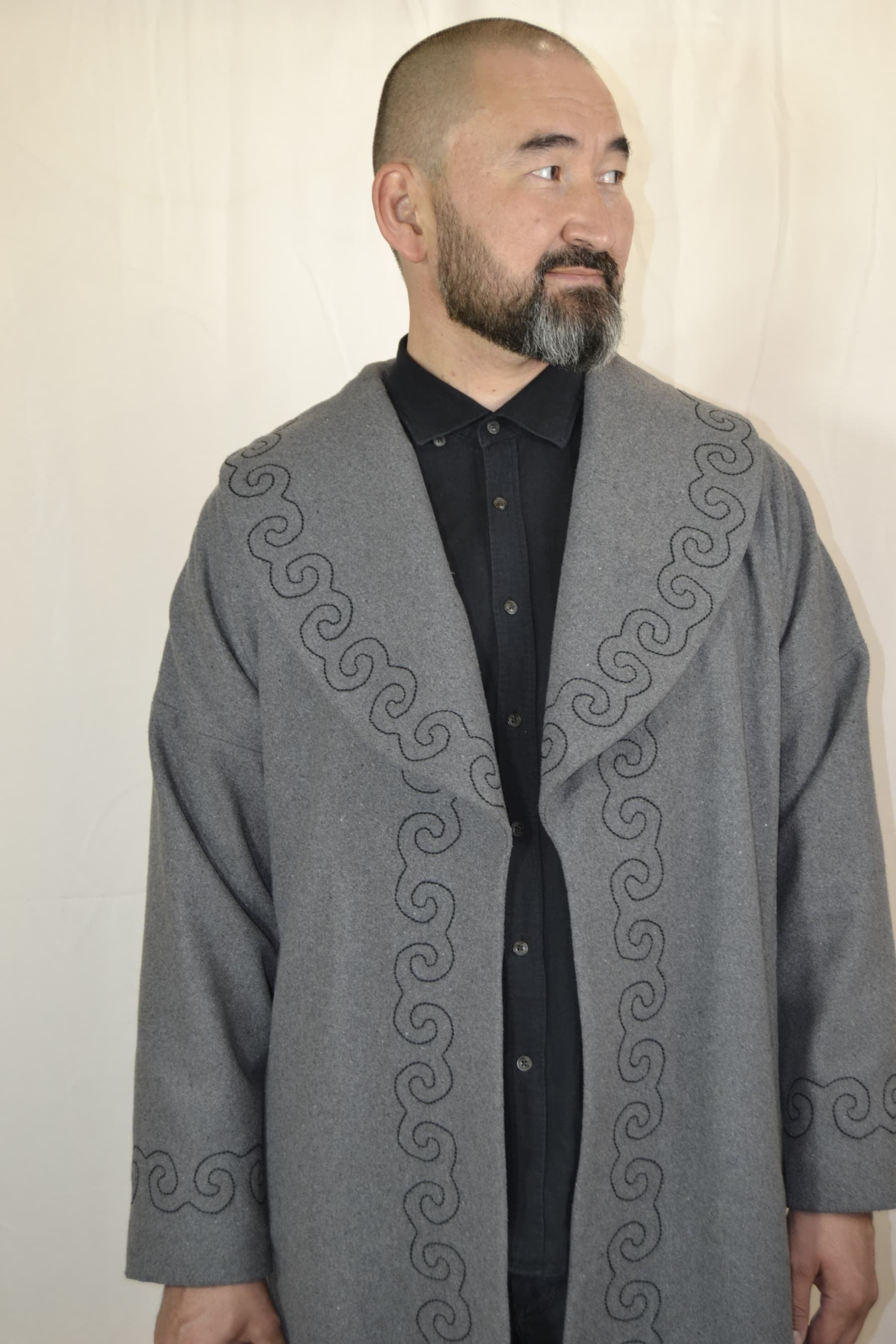 Казахская мужская шапан taupe серый DALA