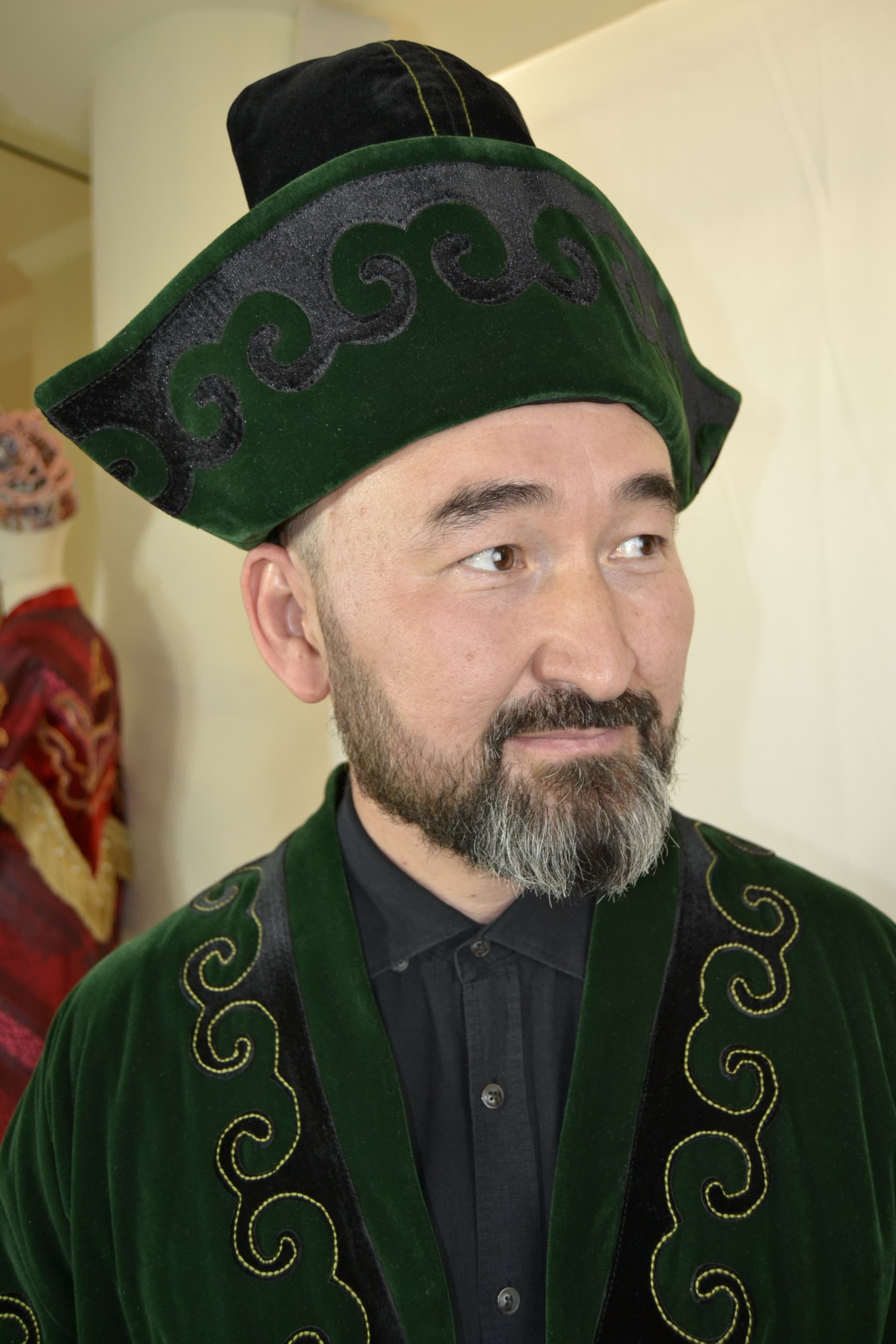Казахская мужская шапан zhasyl зеленый DALA